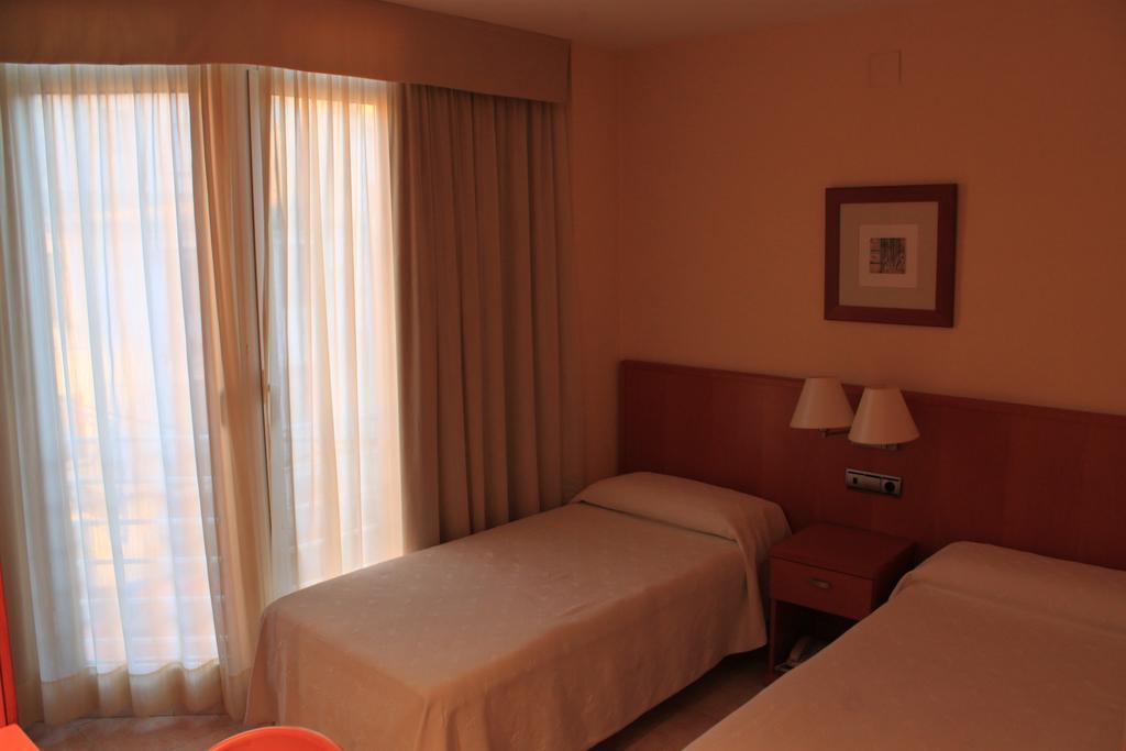 Hotel Del Port Ла-Амеллья-де-Мар Экстерьер фото